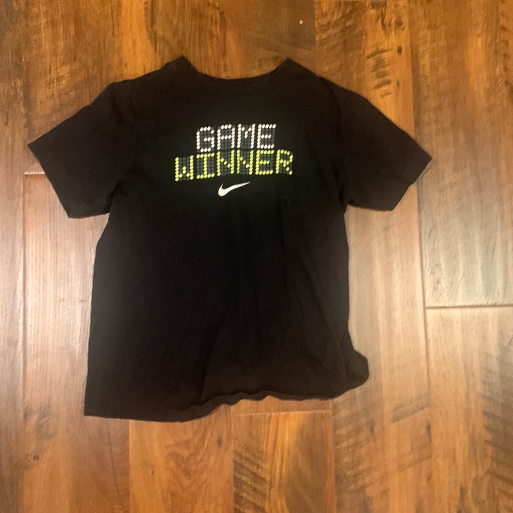 Nike boys shirt